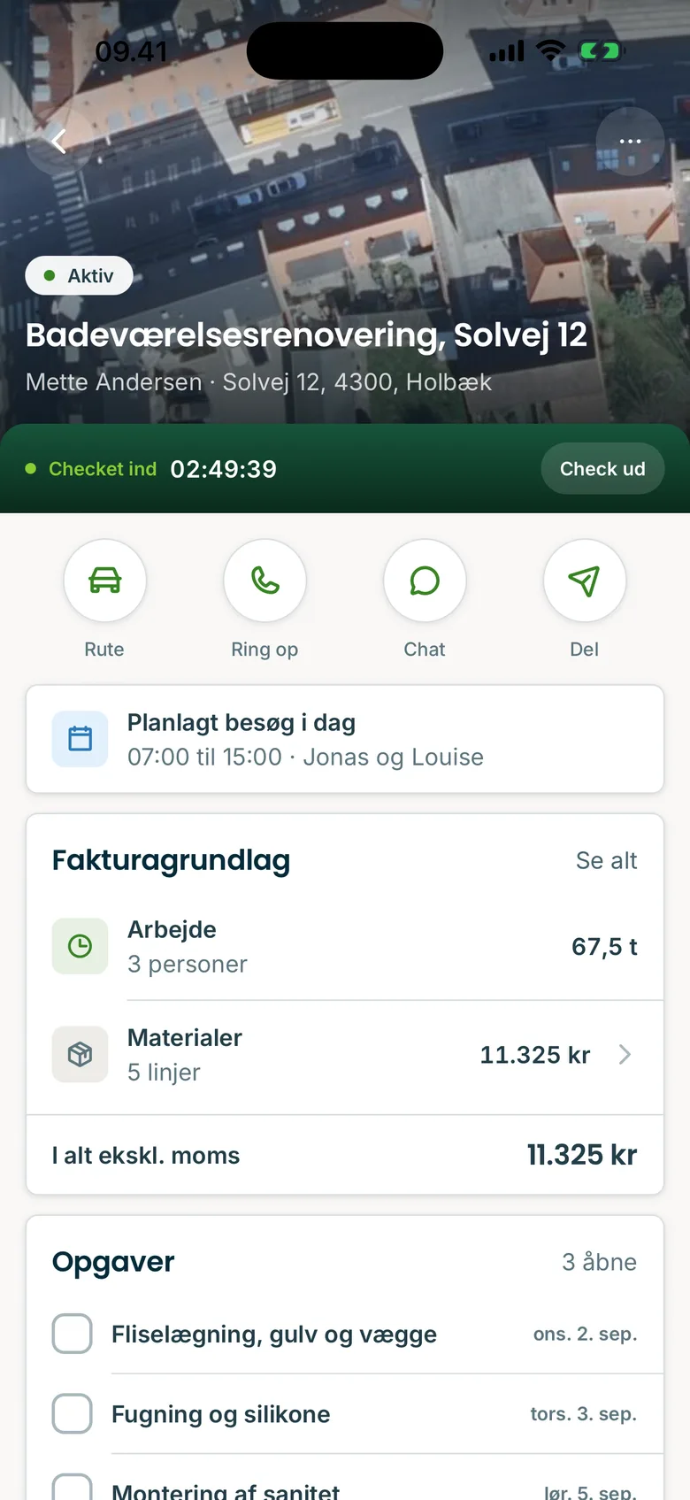 Tidlig på en iPhone: den samme sag med tidsregistrering i gang, fakturagrundlag og opgaver