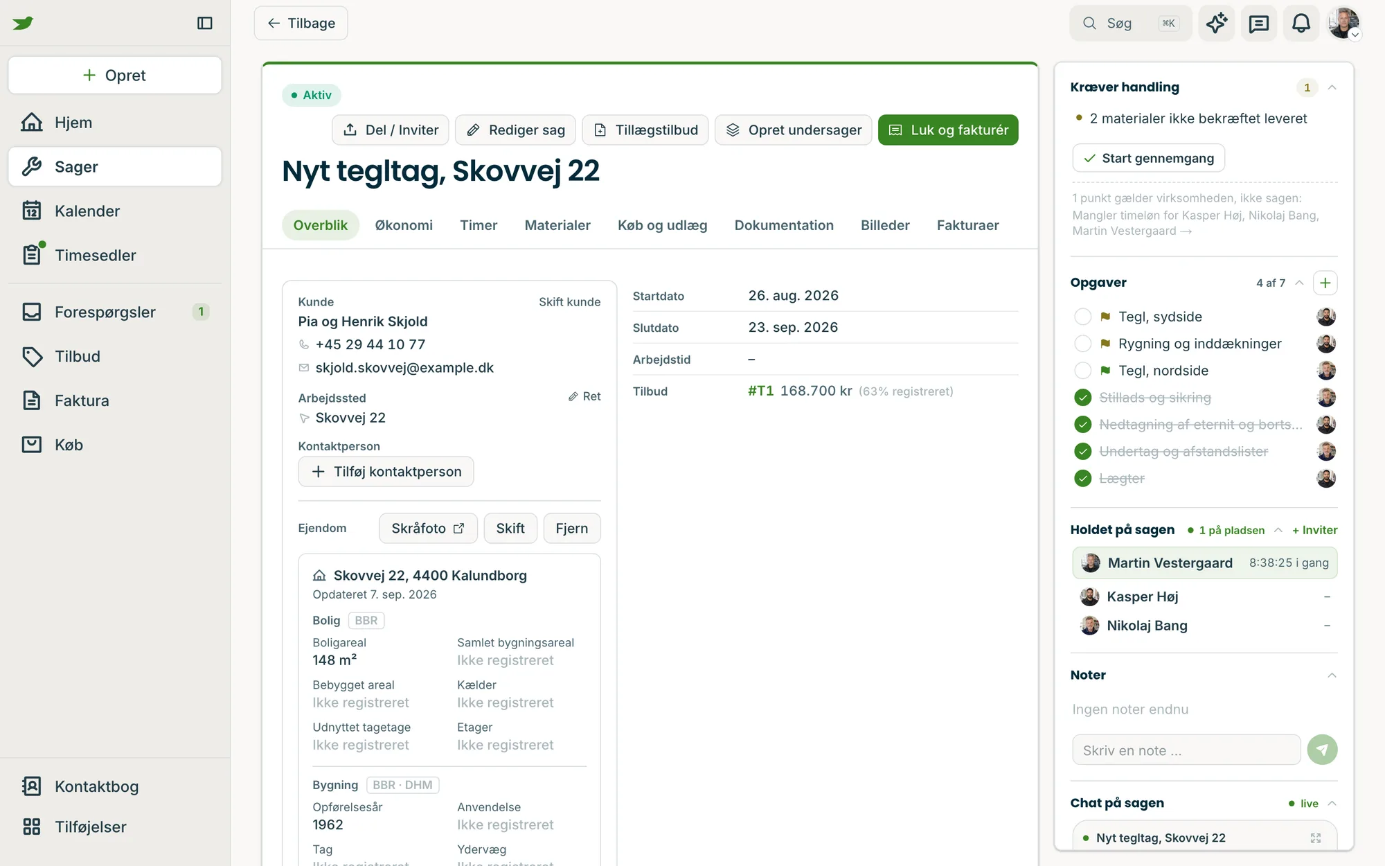 Tidlig på kontoret: sagens overblik med kunde, adresse, opgaver, holdet på sagen og det, der kræver handling